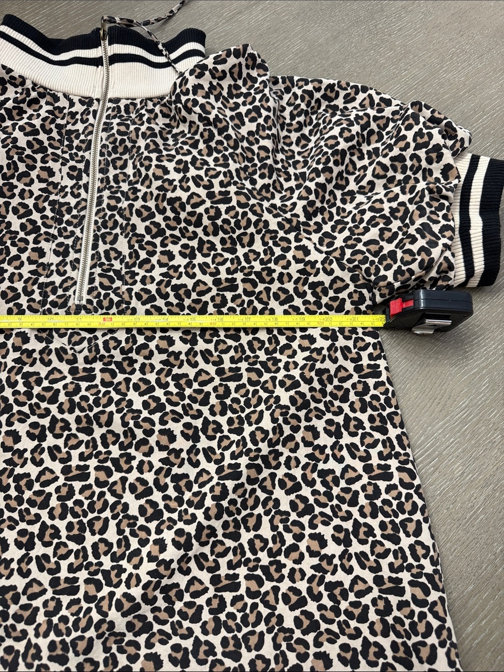 entro Woman’s Leopard Print Polo Zipper Top - Tan & Black Trim - Picture 5 of 7